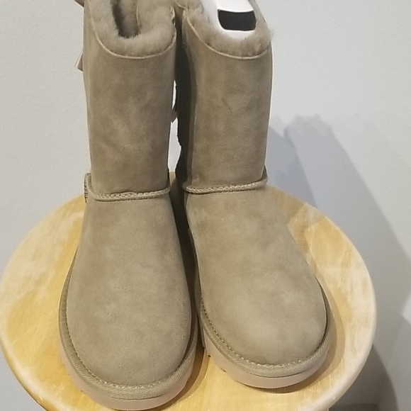New!! UGG Bailey bow boots. - Picture 2 of 4